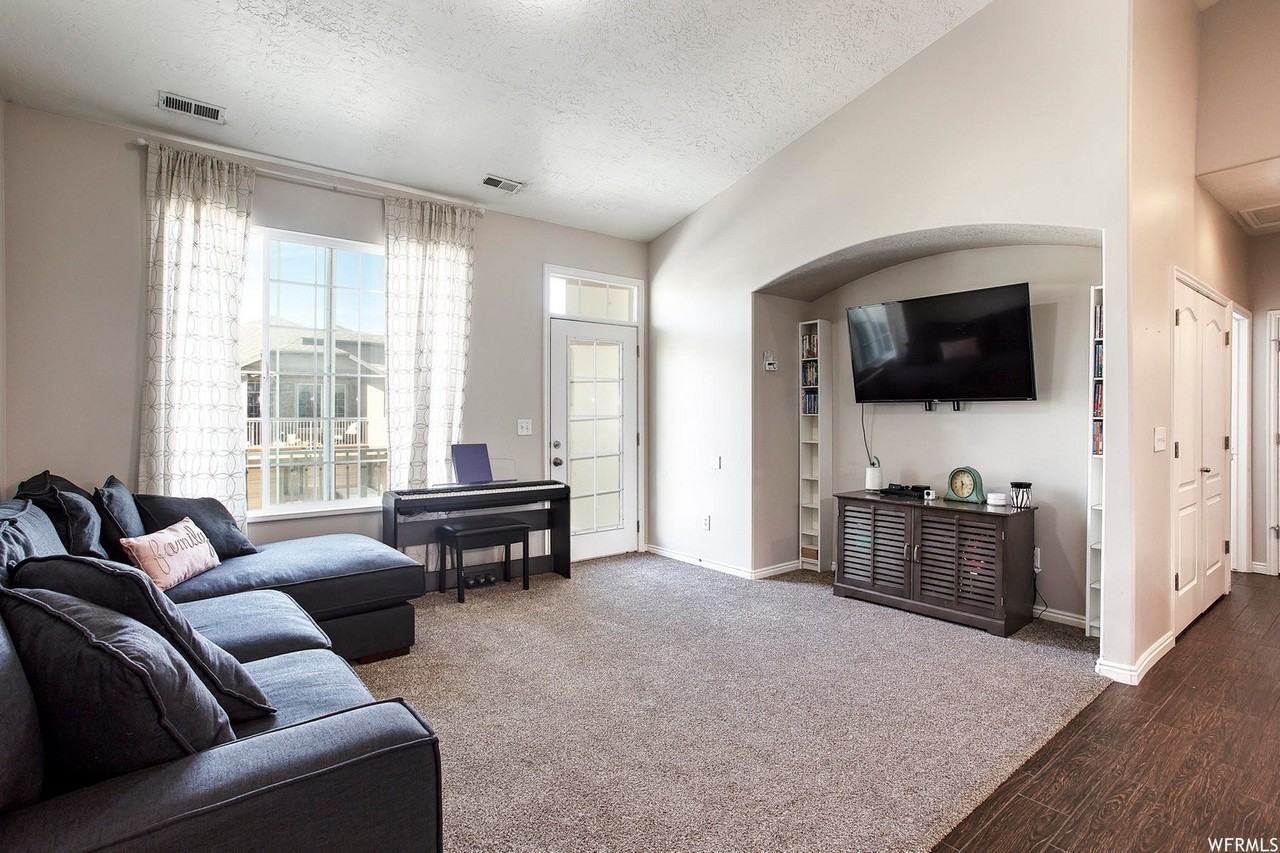 6333 W Traveler Ln - Photo 3 of 23