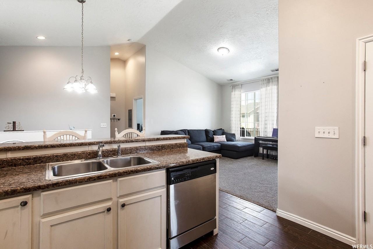 6333 W Traveler Ln - Photo 4 of 23