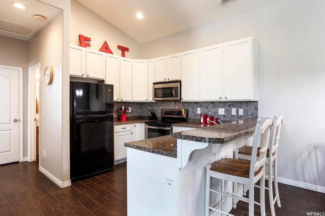 6333 W Traveler Ln - Photo 5 of 23