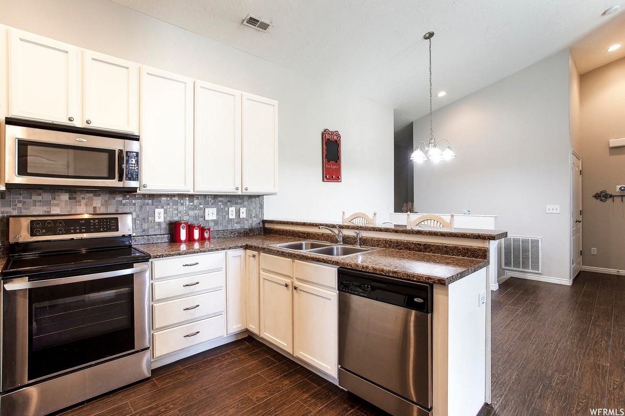 6333 W Traveler Ln - Photo 6 of 23