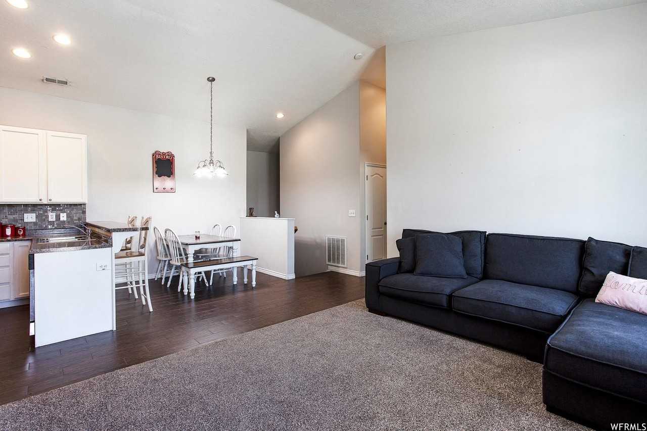 6333 W Traveler Ln - Photo 7 of 23