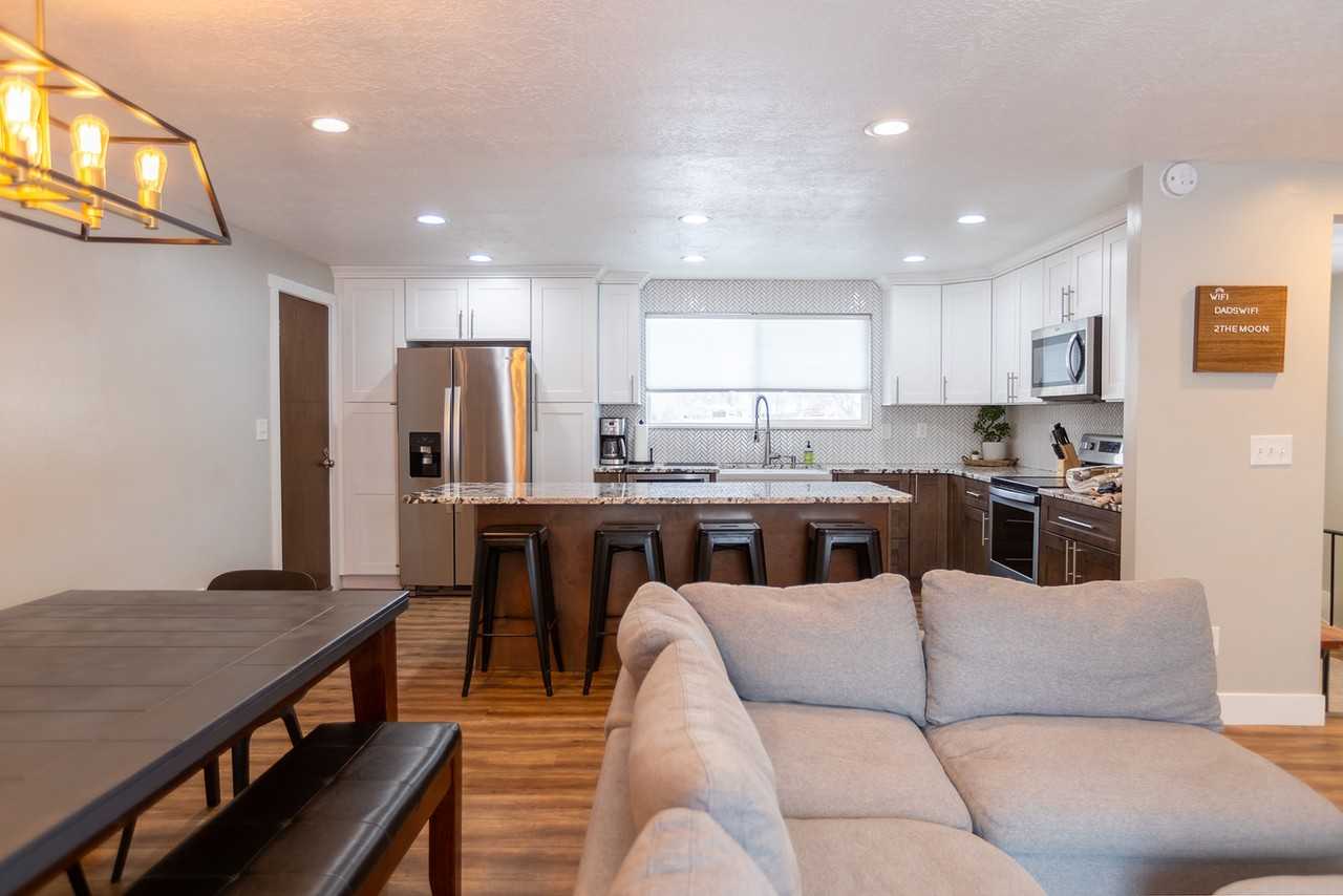 894 En - Photo 2 of 25