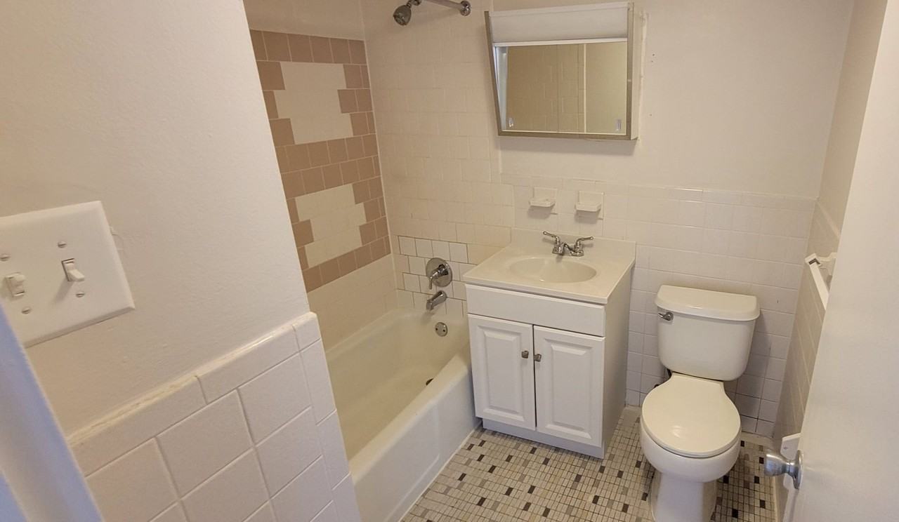 Sutton Plaza Apartments - Photo 4 of 23