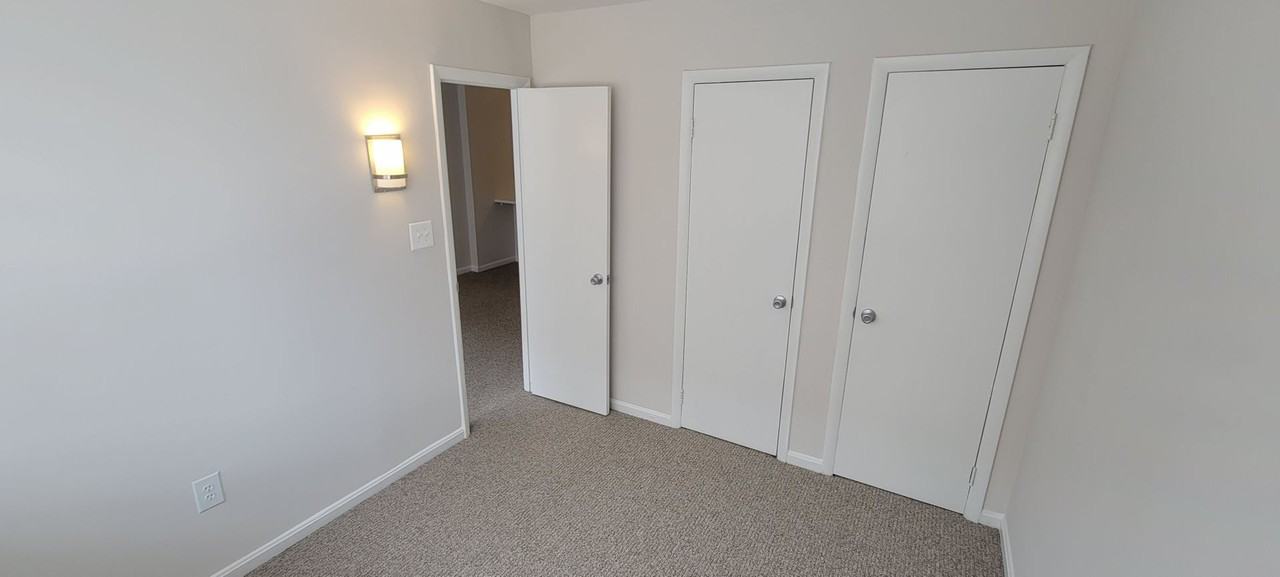 Sutton Plaza Apartments - Photo 5 of 23