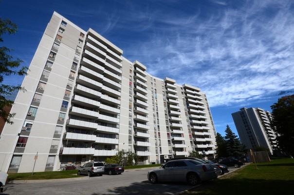 6171 Bathurst St - Photo 2 of 12