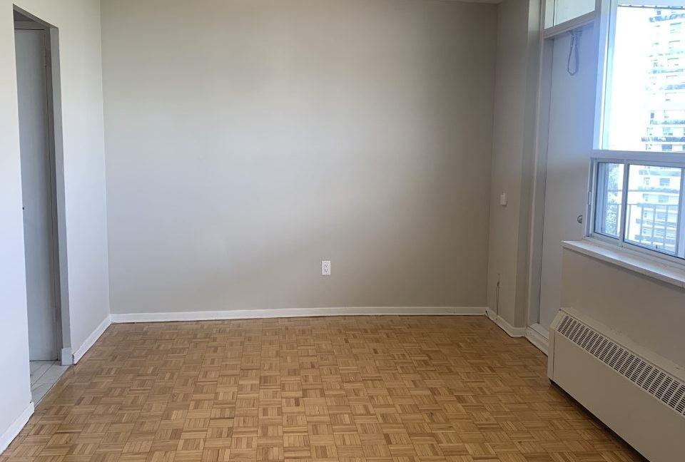 6171 Bathurst St - Photo 7 of 12