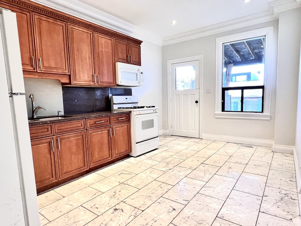 1149 Dufferin Street #Main - Photo 5 of 8