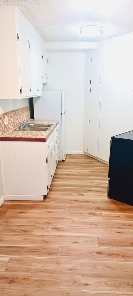 Airport Garden Apartments - Photo 2 of 14