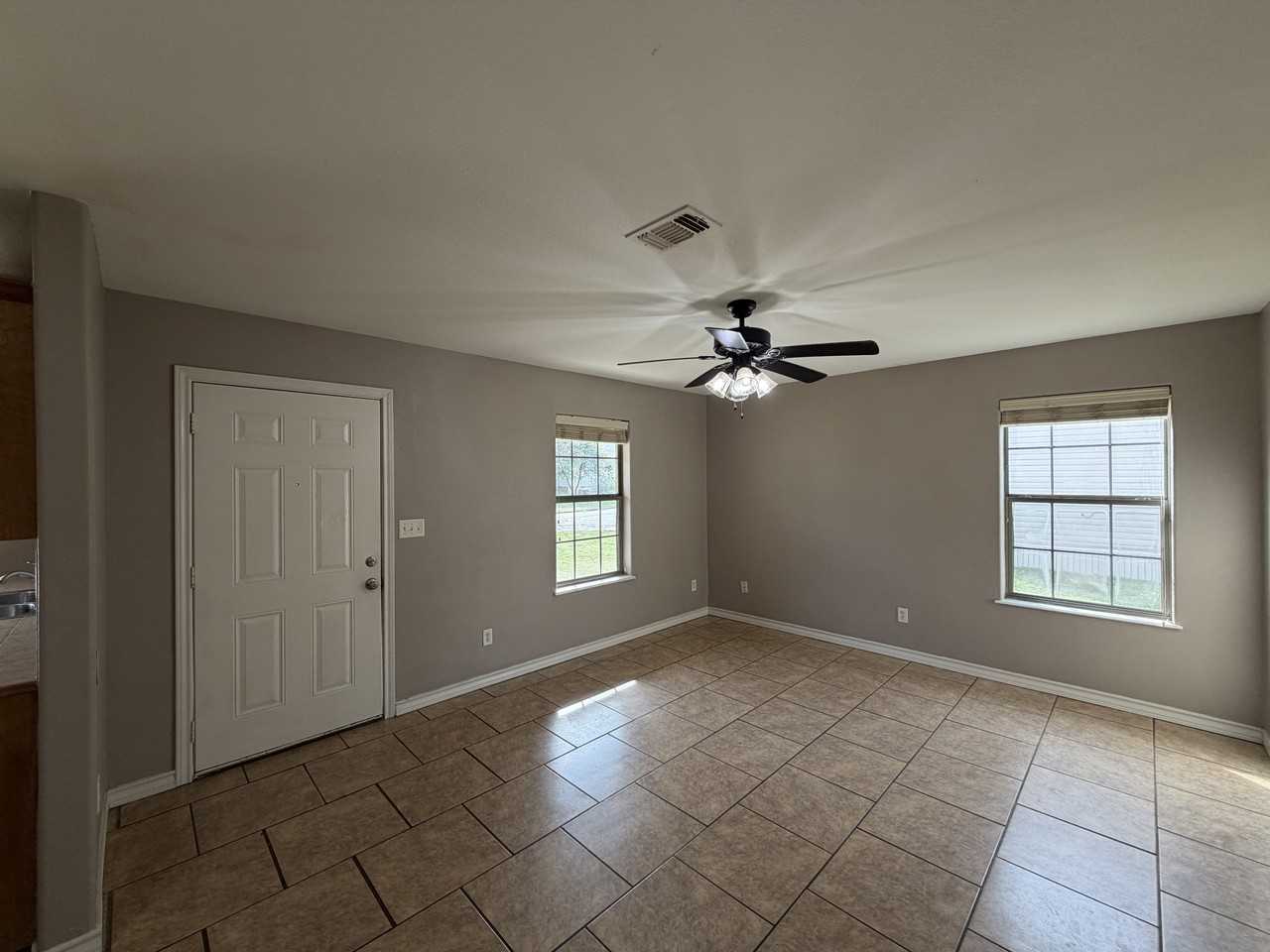 2415 Laurel St #1 - Photo 2 of 32