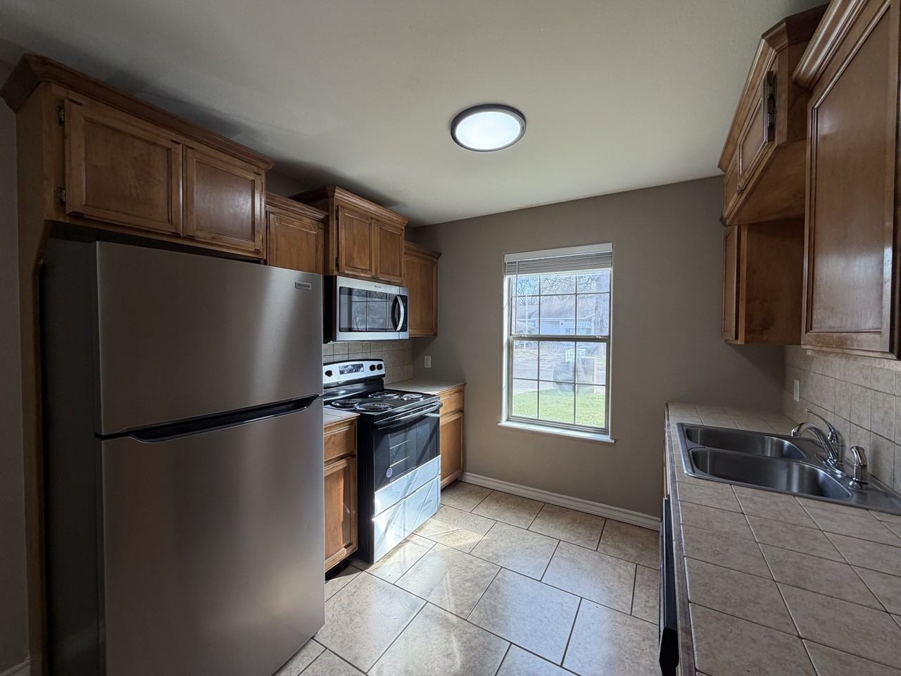 2415 Laurel St #1 - Photo 4 of 32