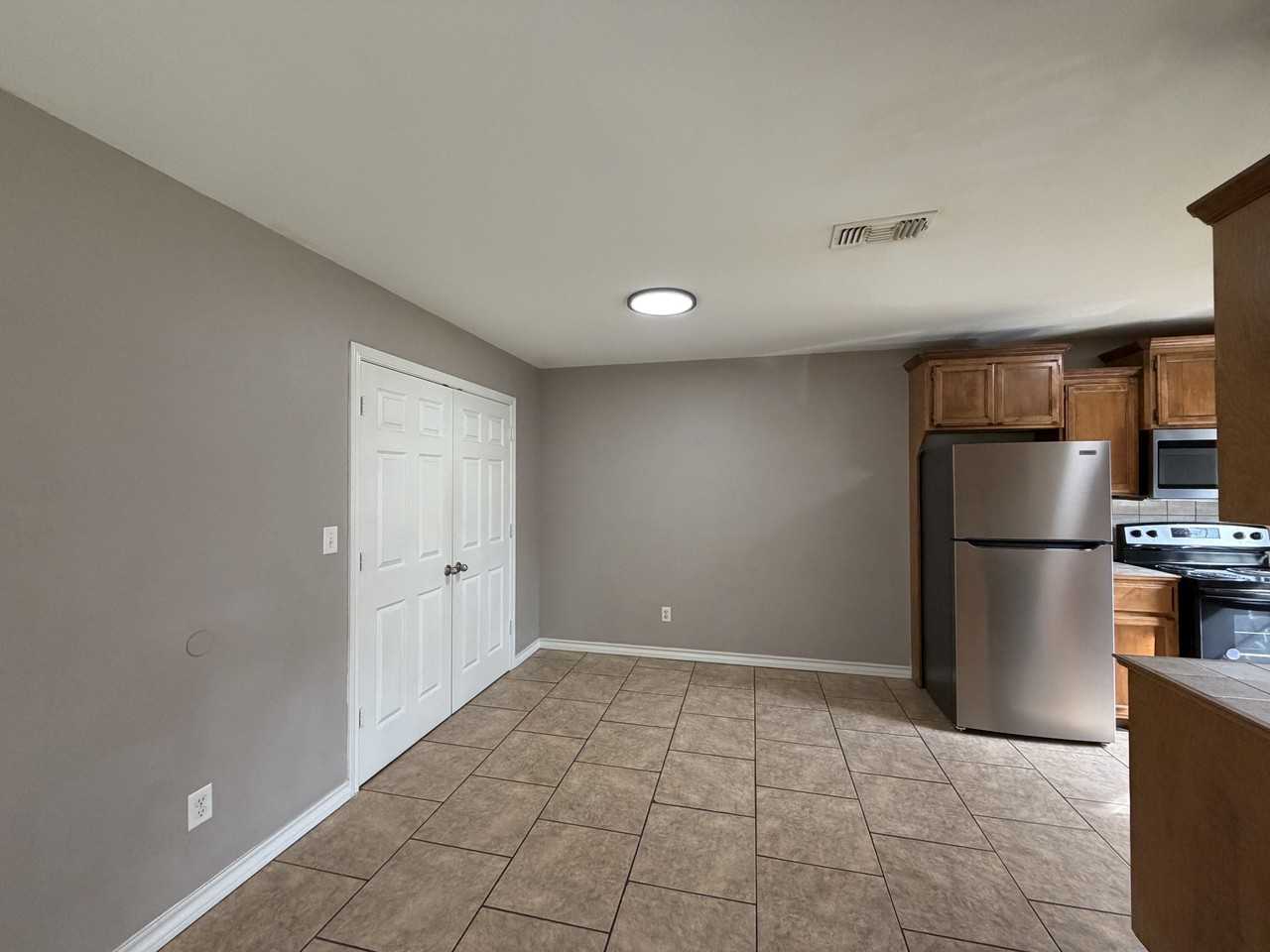 2415 Laurel St #1 - Photo 6 of 32