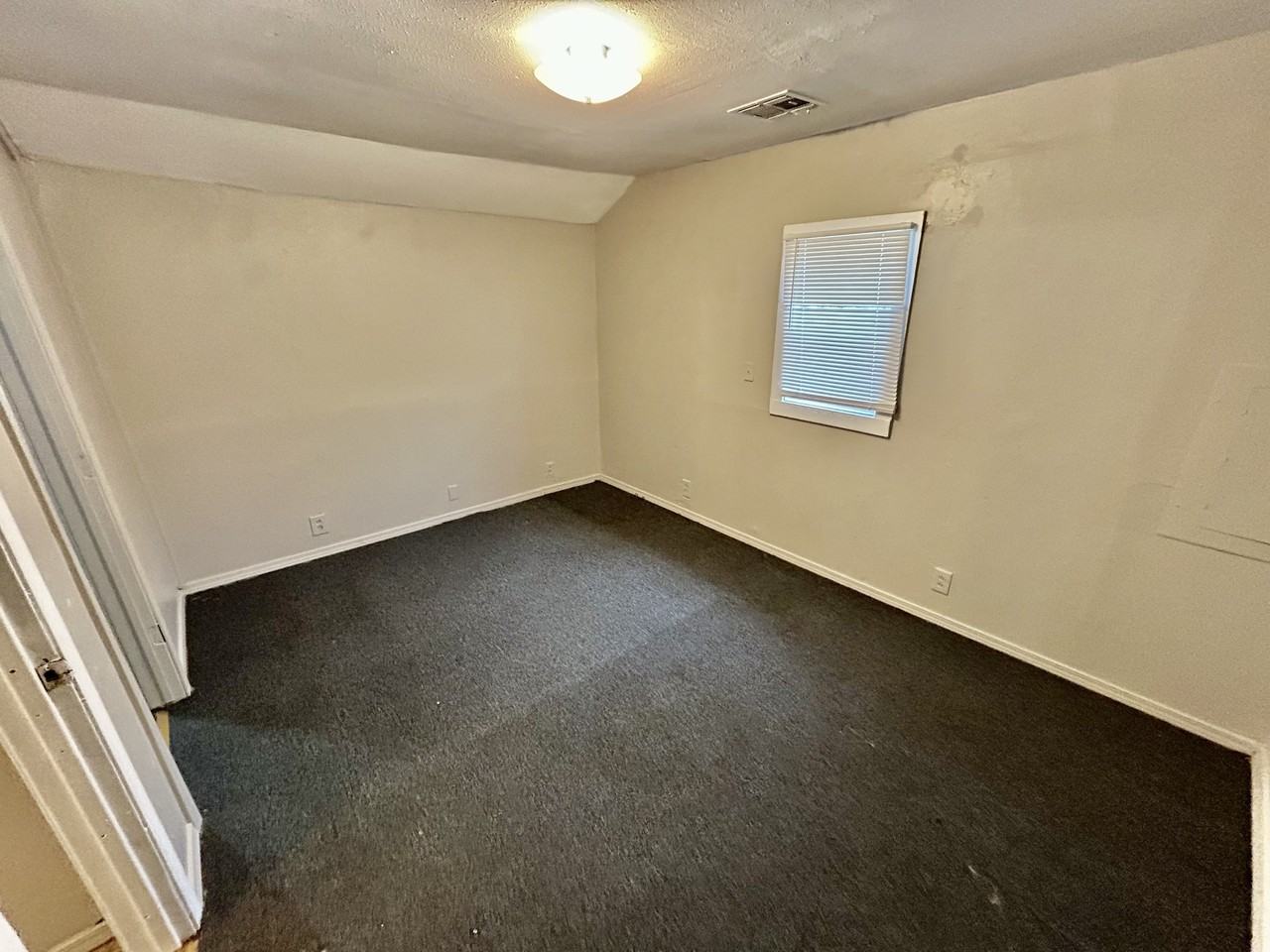 608 W 4th St #1 - Photo 7 of 9