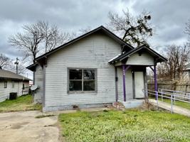 featured image of 716 E 9th St #1