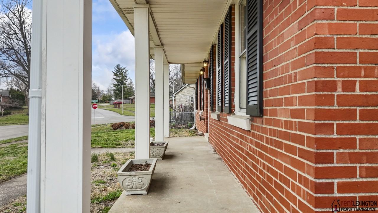 203 Loch Lomond Dr #1 - Photo 4 of 32