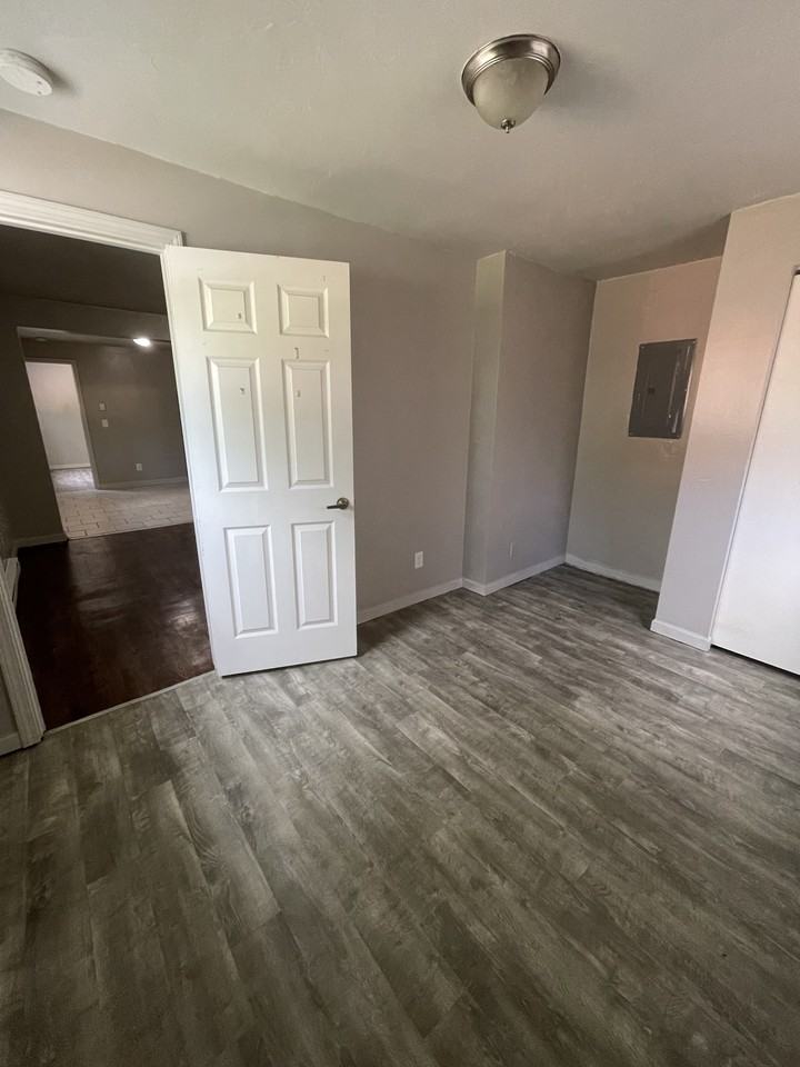 3340 Stathem AvenueUnit 1 #3340-1 - Photo 4 of 5