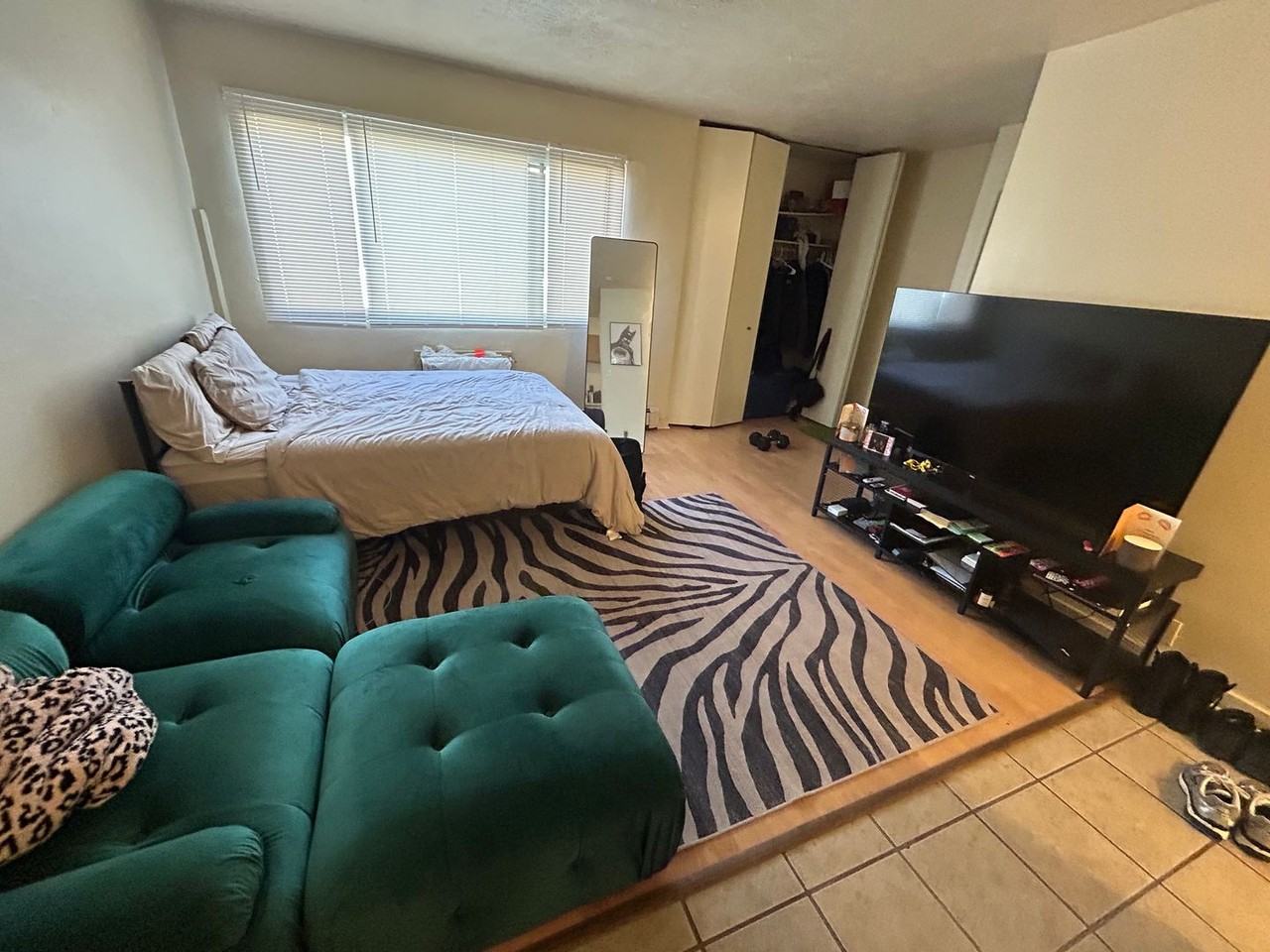 1601 N Farwell Ave - Photo 4 of 19