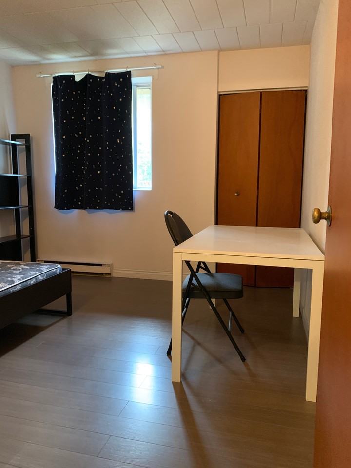 3044 Sandwich St #101 - Photo 3 of 9