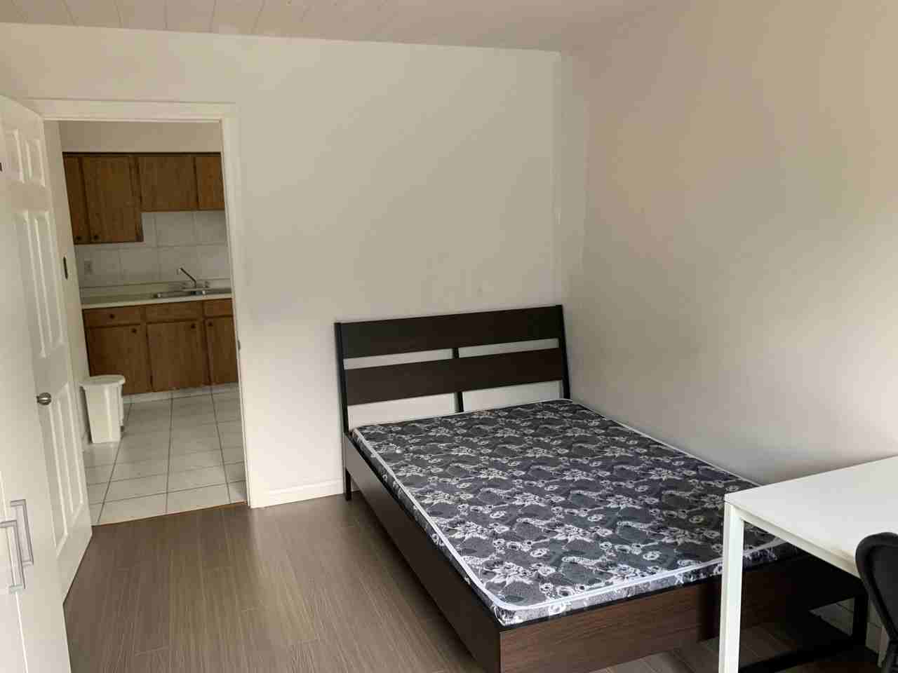 3044 Sandwich St #101 - Photo 4 of 9