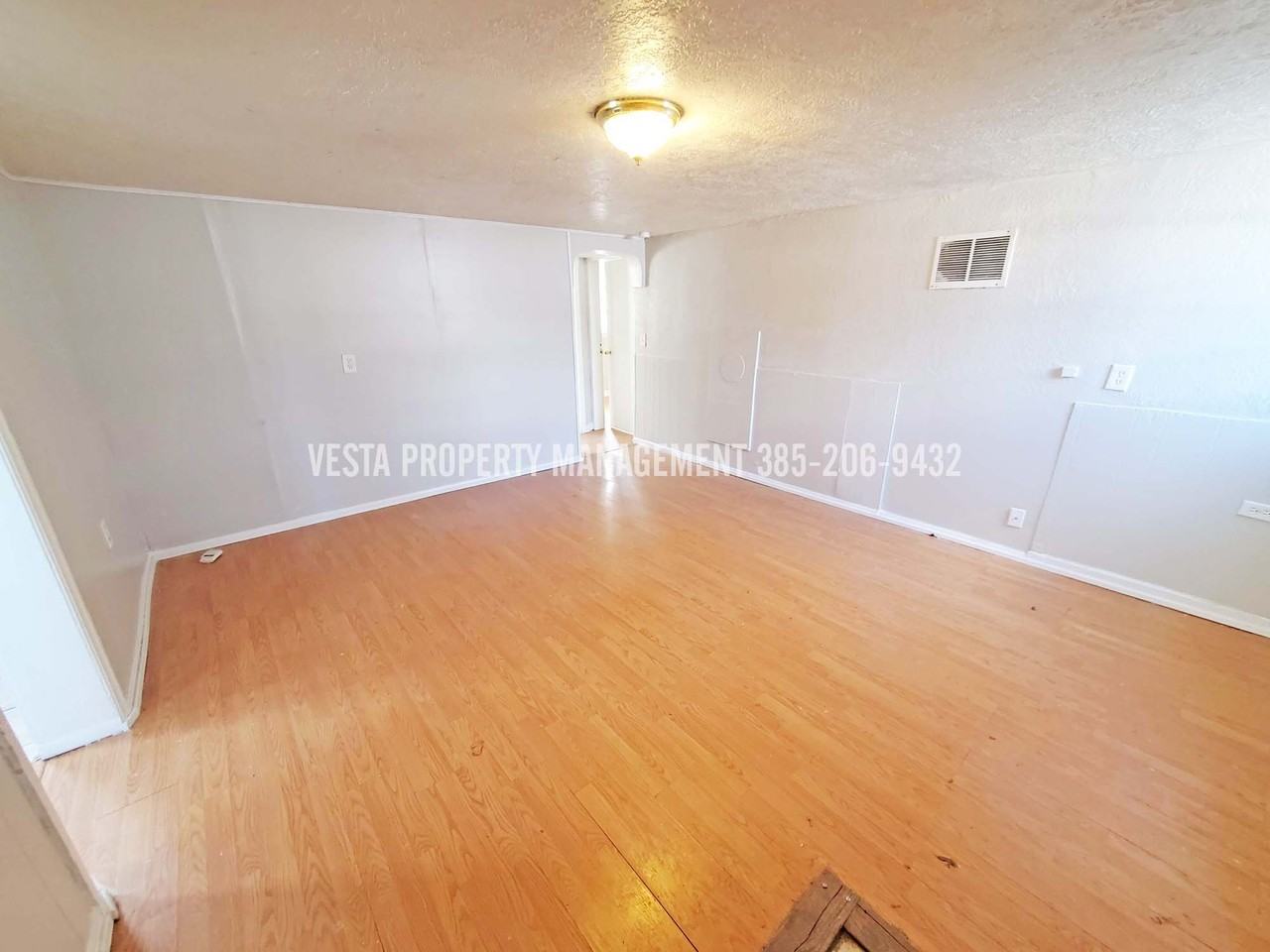 619 20th St #2 - Photo 7 of 22