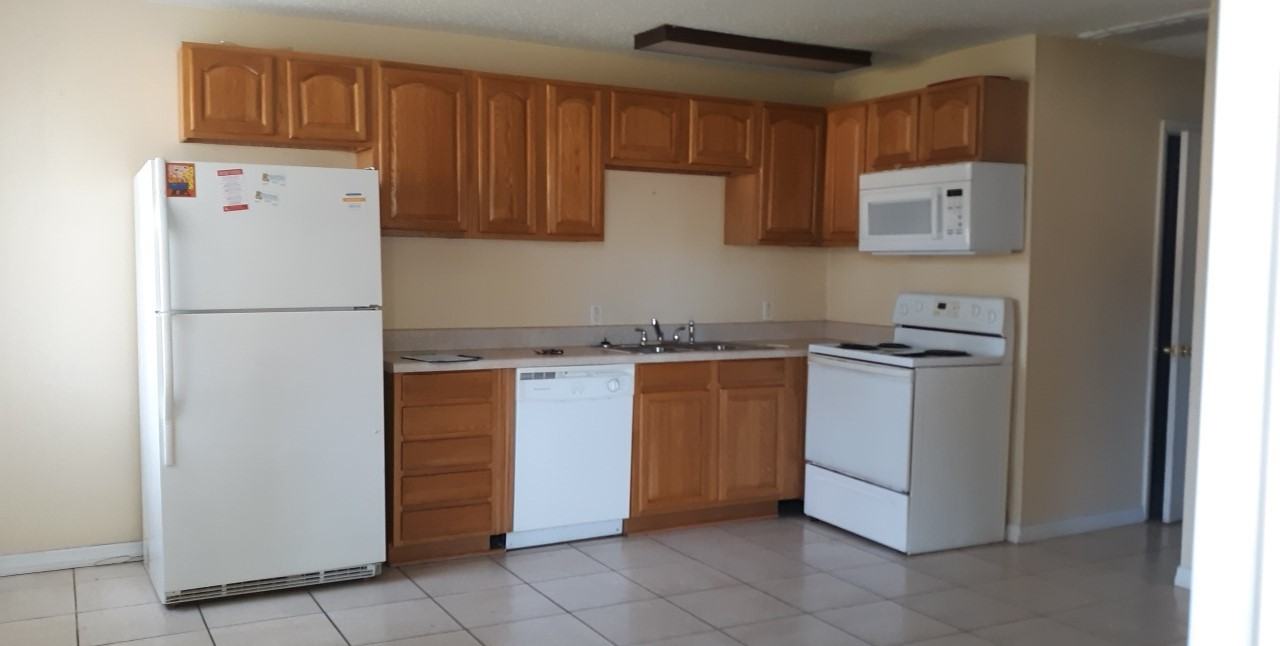 1860 Lynncrest Rd #1 - Photo 3 of 8