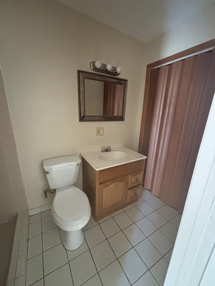 1860 Lynncrest Rd #1 - Photo 4 of 8