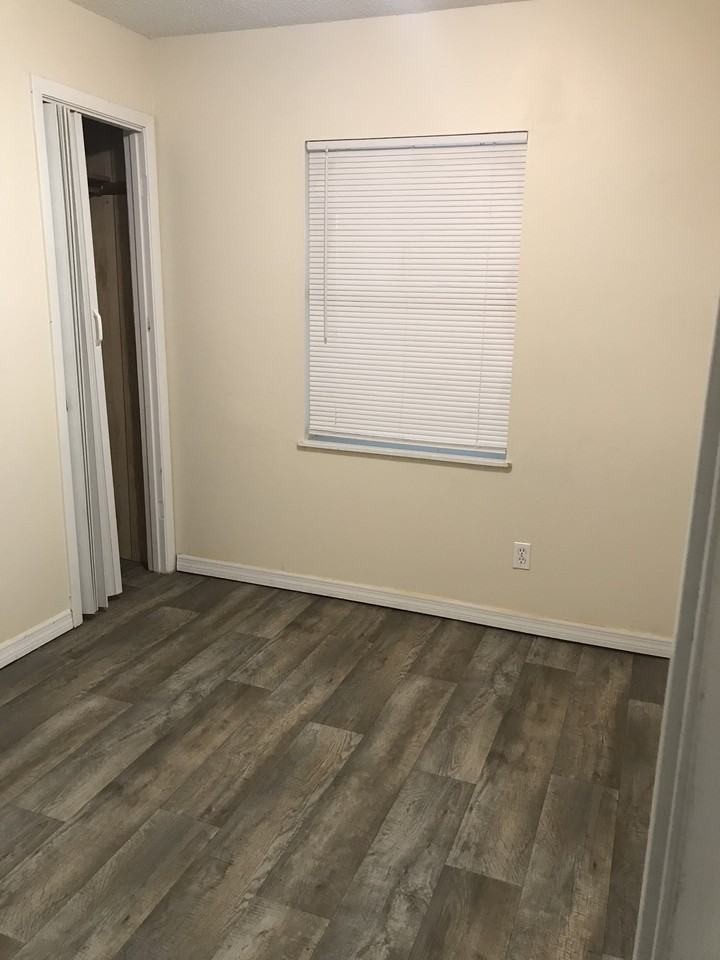 1860 Lynncrest Rd #1 - Photo 5 of 8