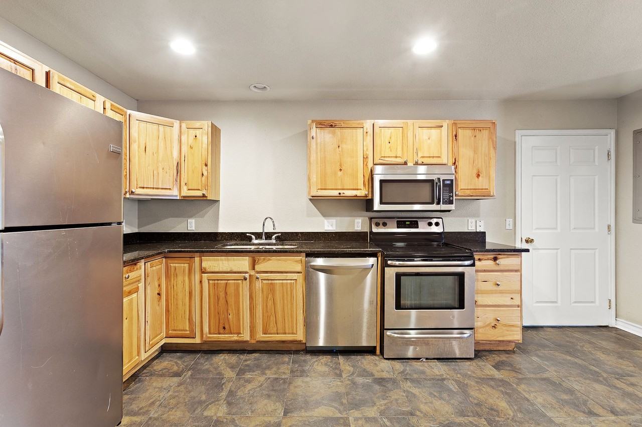 525 W Hutchison St #A - Photo 2 of 17