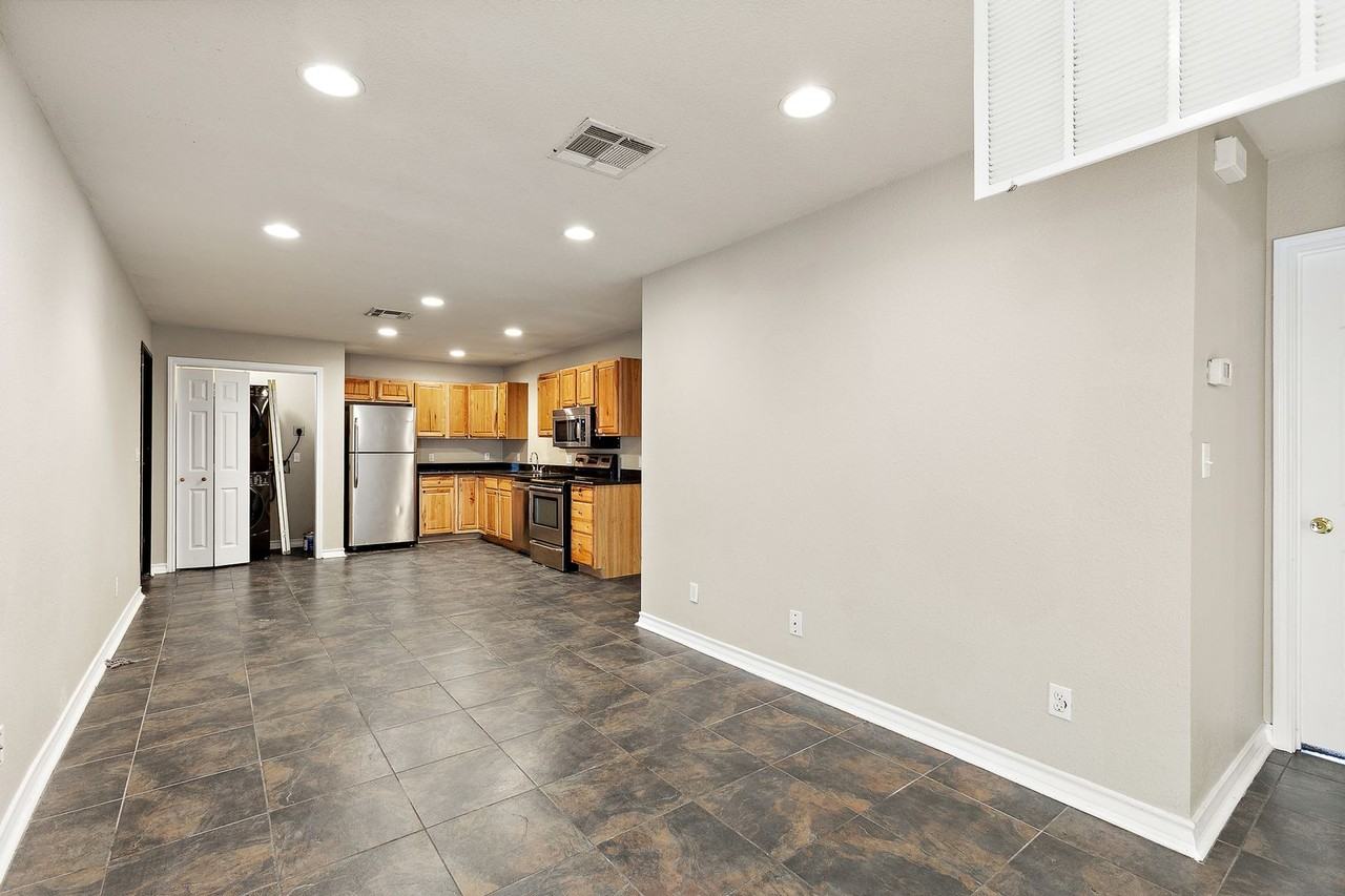 525 W Hutchison St #A - Photo 3 of 17