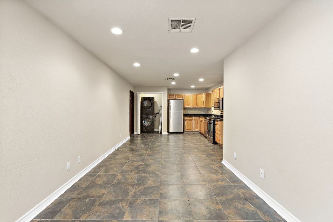 525 W Hutchison St #A - Photo 4 of 17