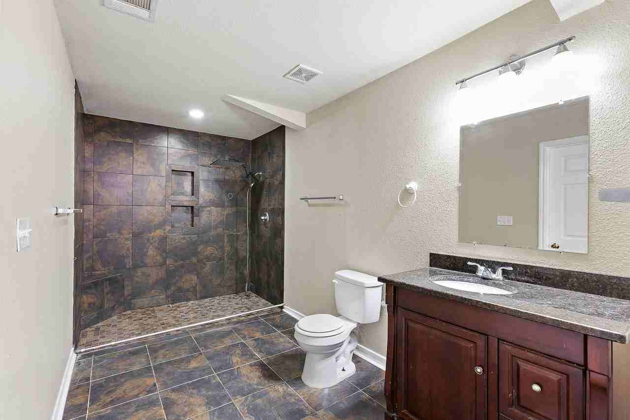 525 W Hutchison St #A - Photo 5 of 17