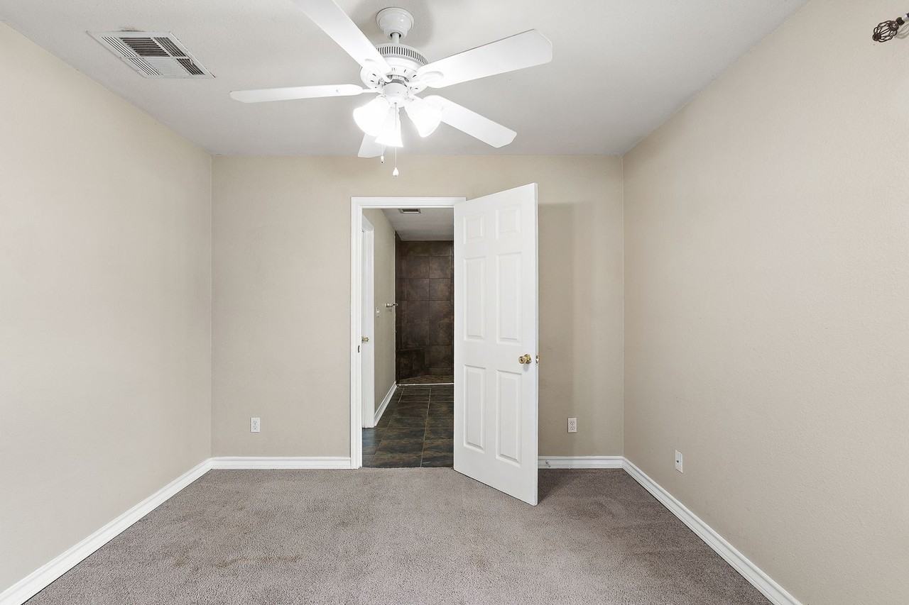 525 W Hutchison St #A - Photo 6 of 17