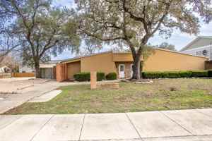 featured image of 525 W Hutchison St #A
