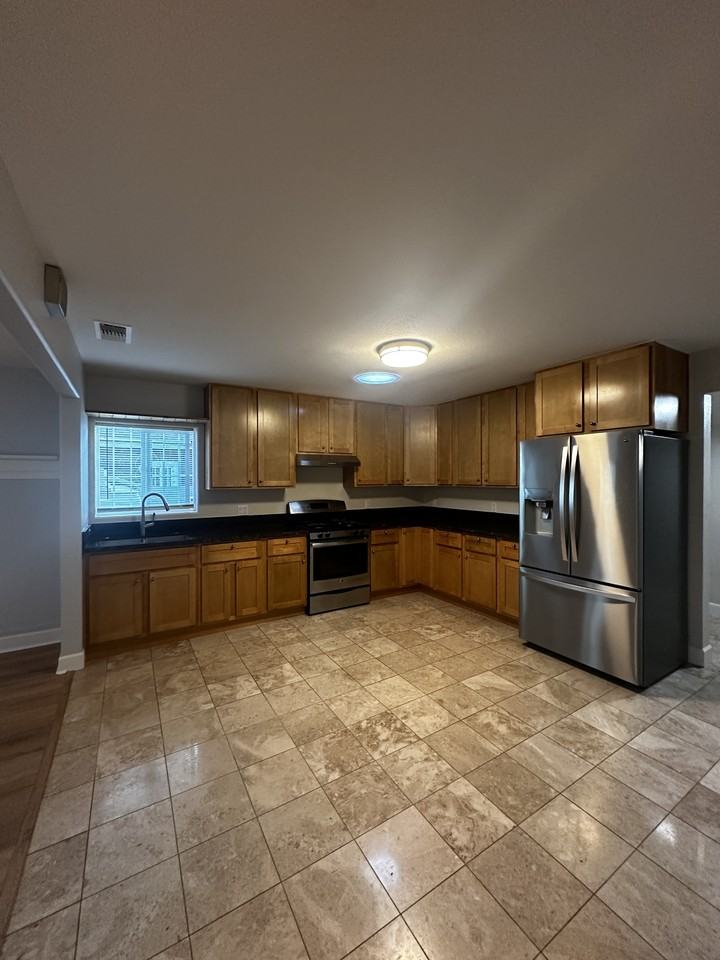 1111 87th Ave #1 - Photo 7 of 24