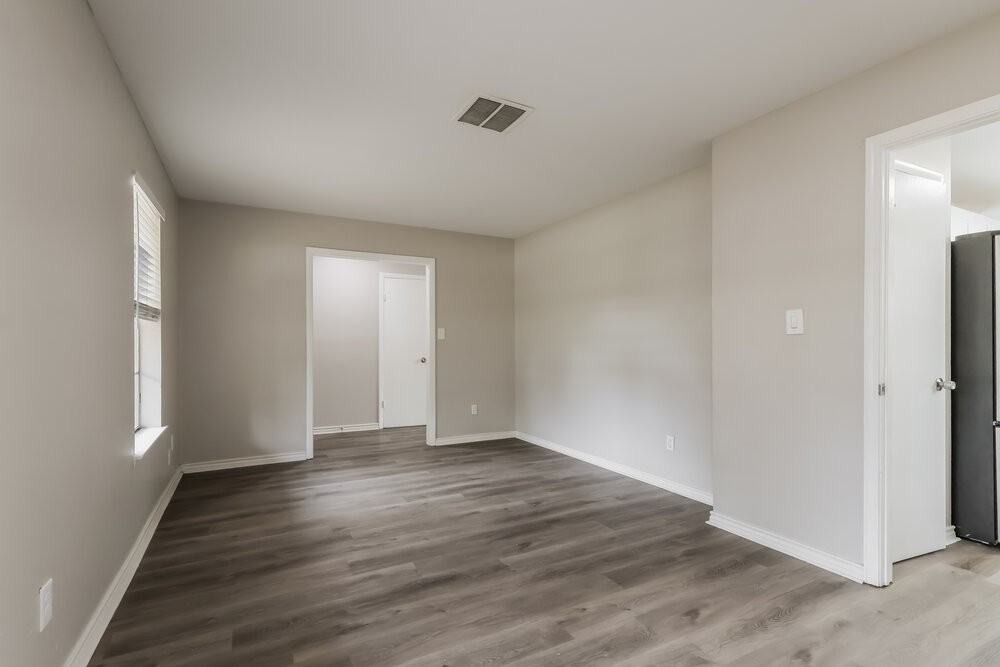 25106 Lynbriar Ln - Photo 7 of 17