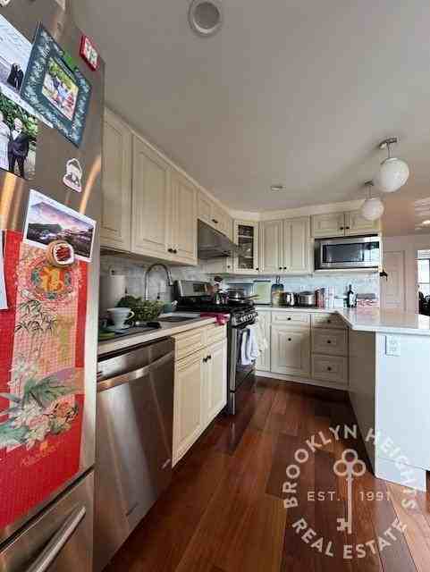 44 Woodhull St #3 - Photo 6 of 13