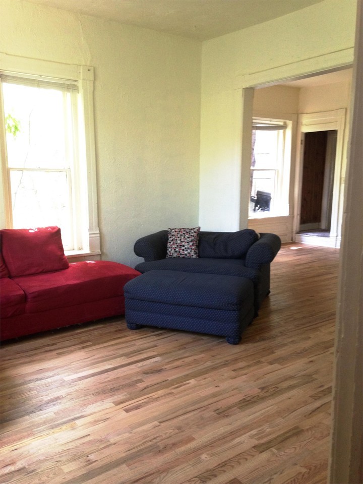 1069 12th St #1 - Photo 3 of 10