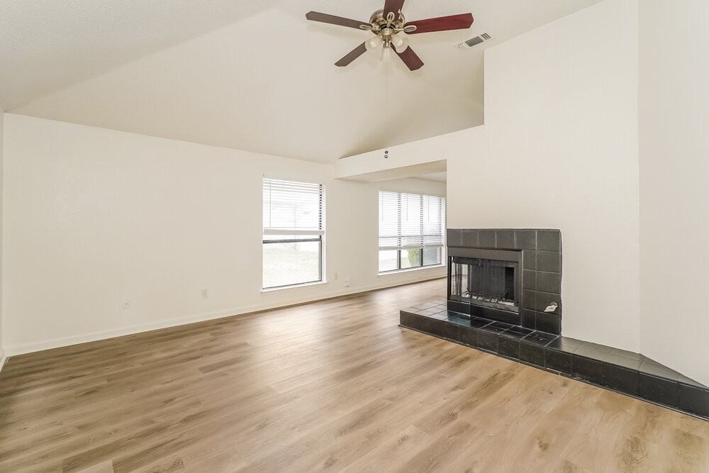 936 Manor Dr - Photo 3 of 16