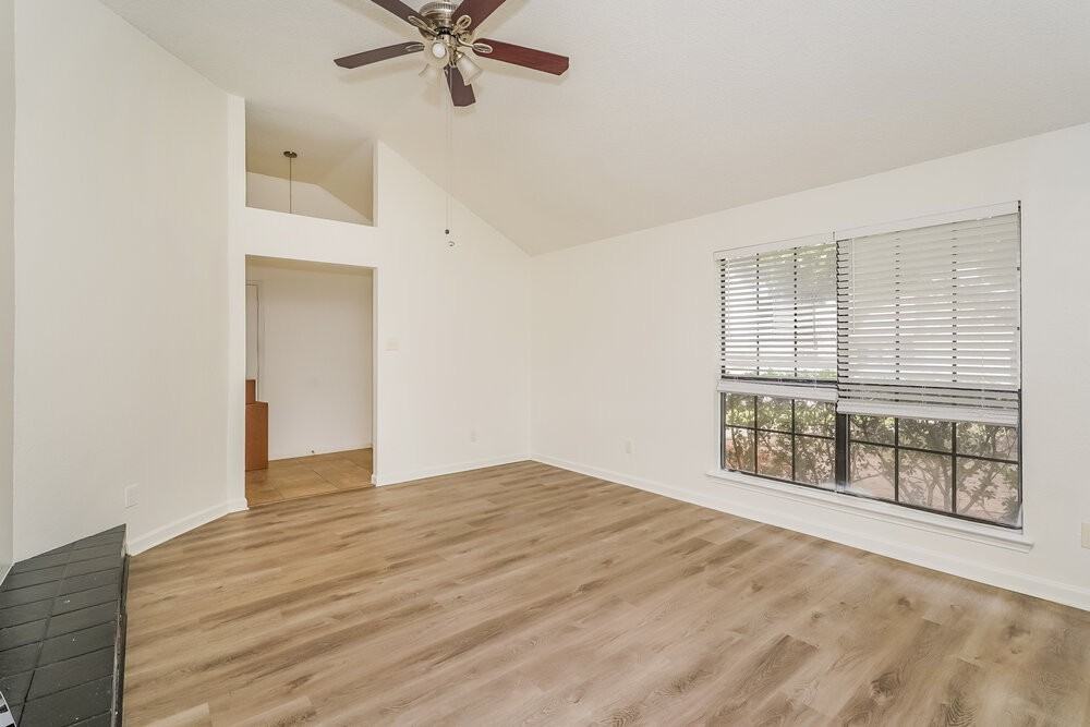 936 Manor Dr - Photo 4 of 16