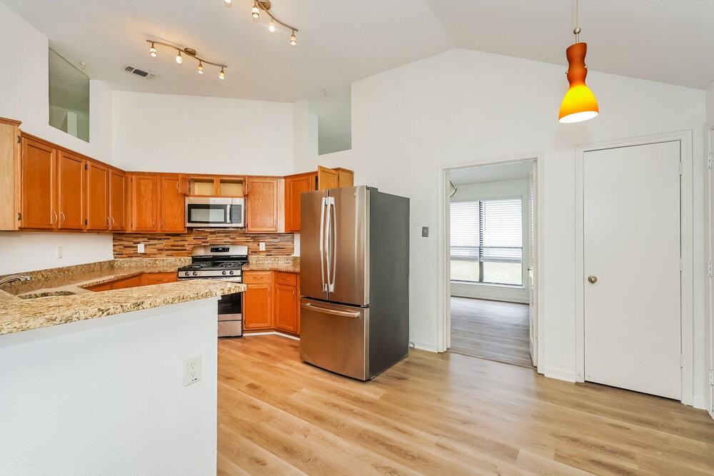 936 Manor Dr - Photo 6 of 16