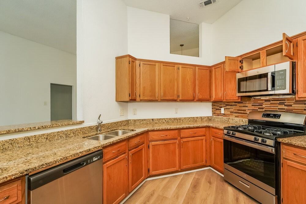 936 Manor Dr - Photo 7 of 16