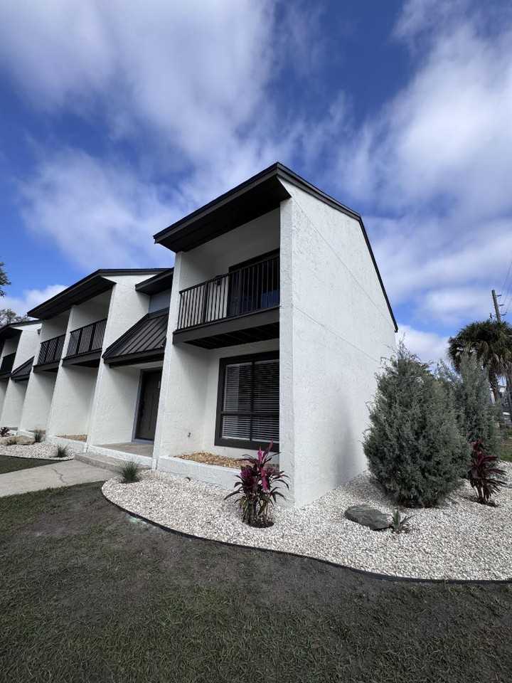 Cedar Townhouses - Photo 2 of 2