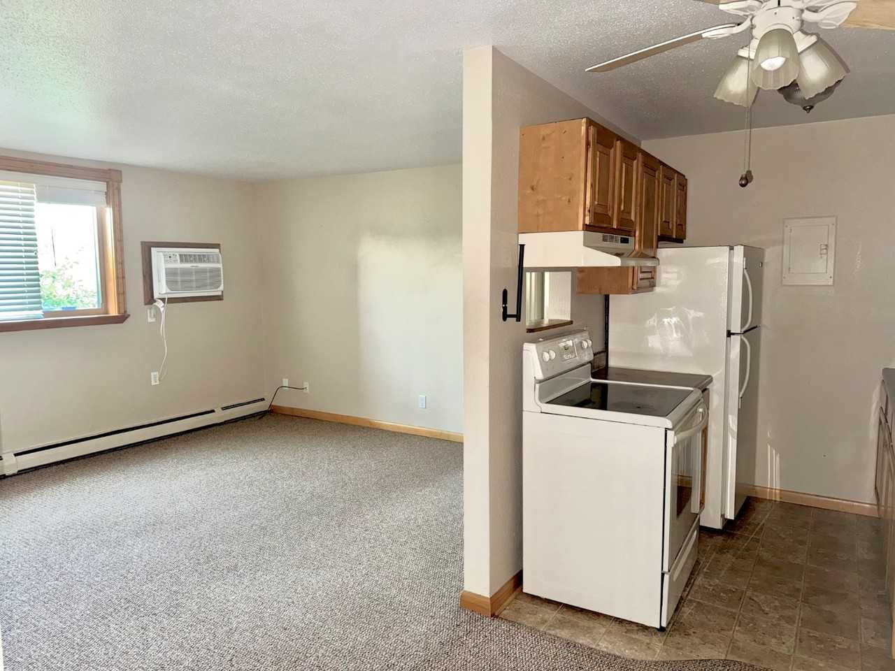 Summit View Apartments - Photo 2 of 7