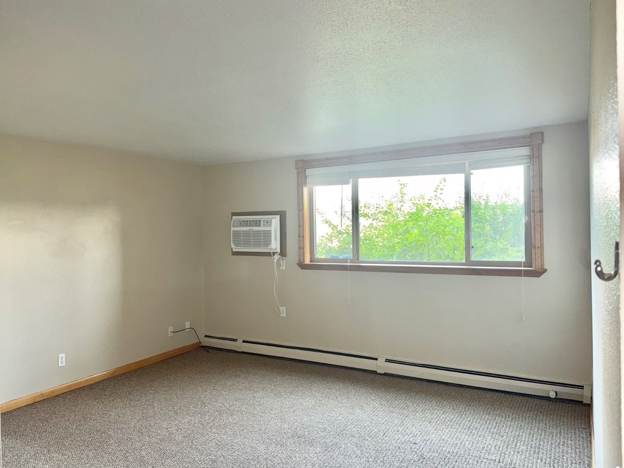 Summit View Apartments - Photo 3 of 7