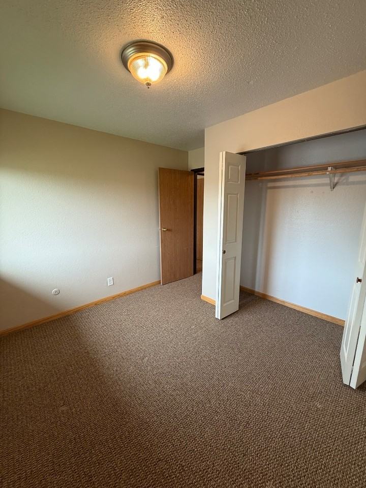 Summit View Apartments - Photo 4 of 7