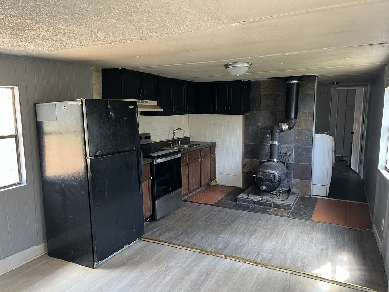 6696 Skyview Dr Se - Photo 3 of 5