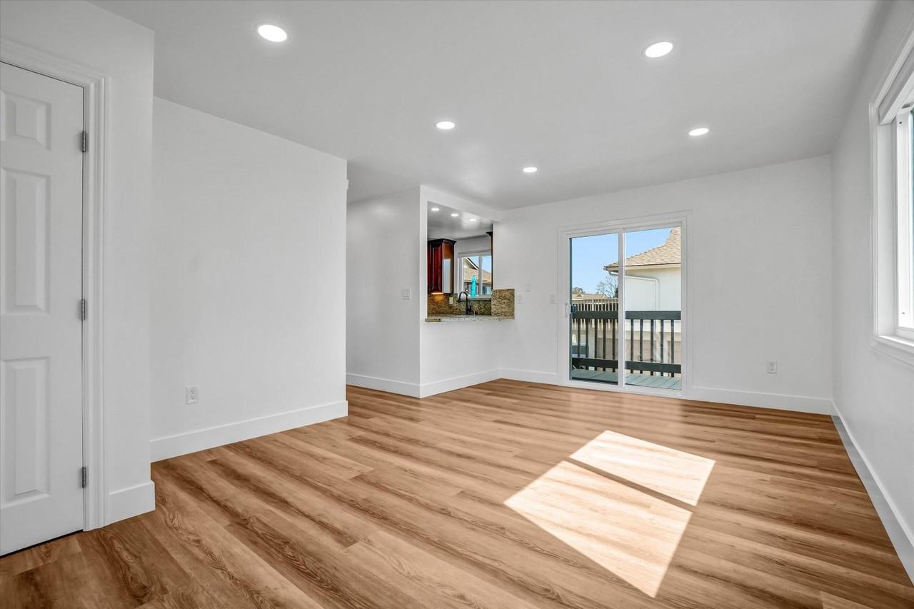 Libra Townhome - Photo 3 of 10