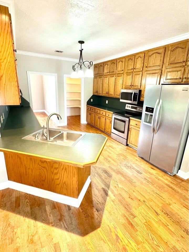 1110 Athens Dr - Photo 3 of 20