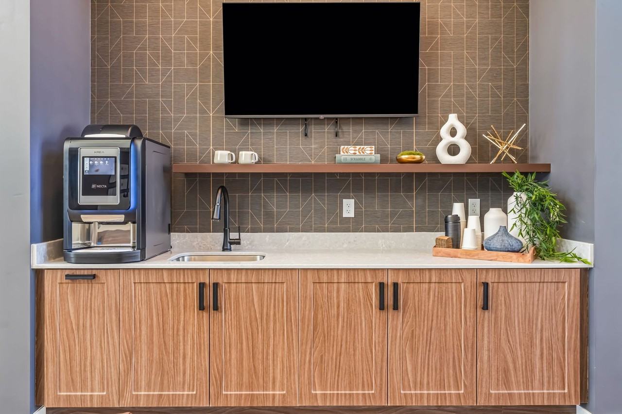 Asher Apartments - Photo 4 of 25