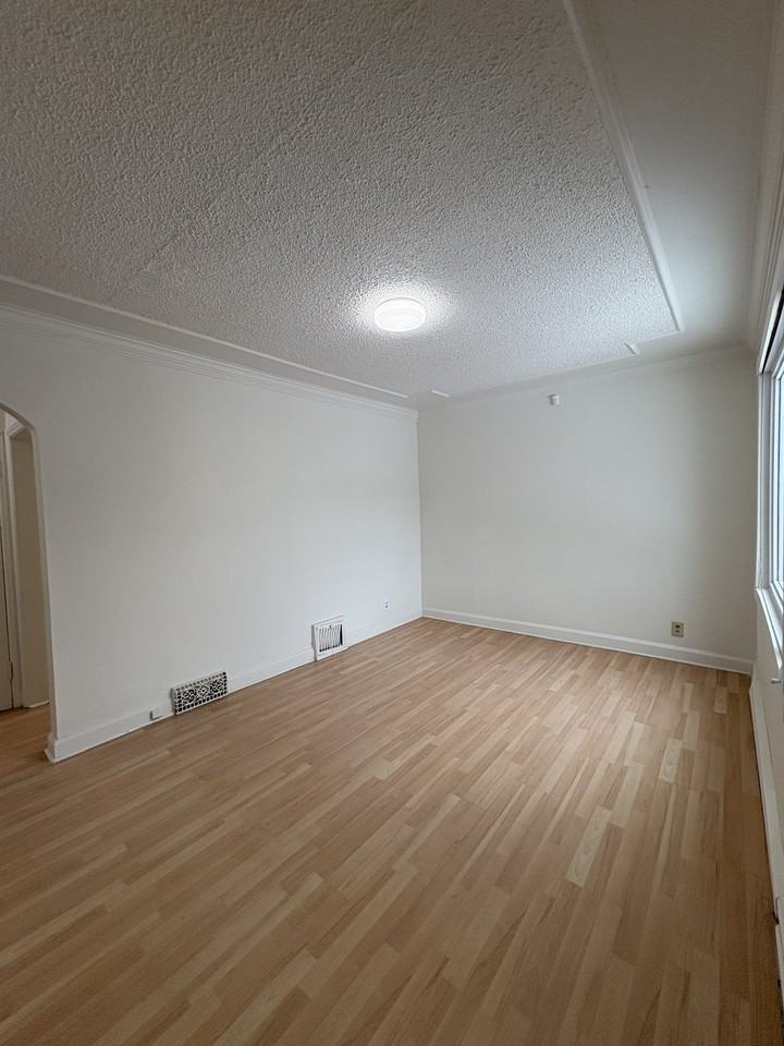 261 Gordon Ave - Photo 2 of 13