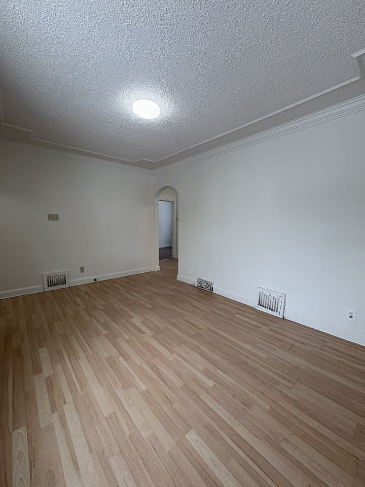 261 Gordon Ave - Photo 3 of 13